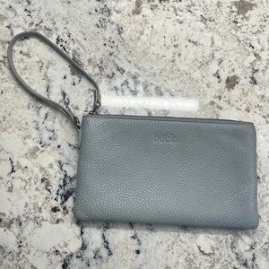 beck bag wristlet - issy - medium gray - pebble leather